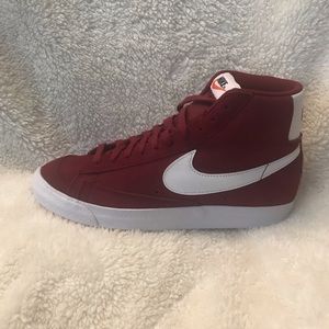 Nike Blazer ‘77 Mid Top in burgundy Suede